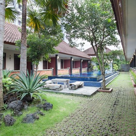Puri Ganesh Hotel Легиан Екстериор снимка