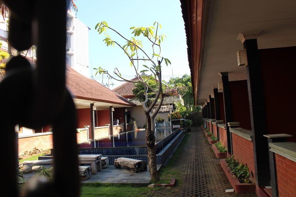 Puri Ganesh Hotel Легиан Екстериор снимка