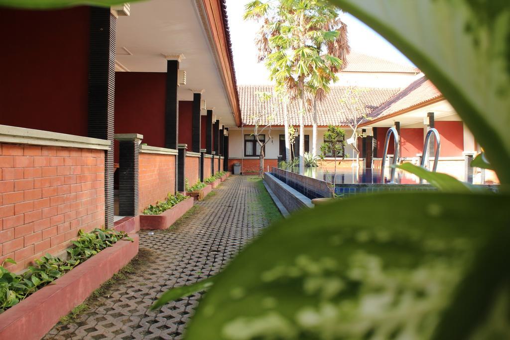 Puri Ganesh Hotel Легиан Екстериор снимка