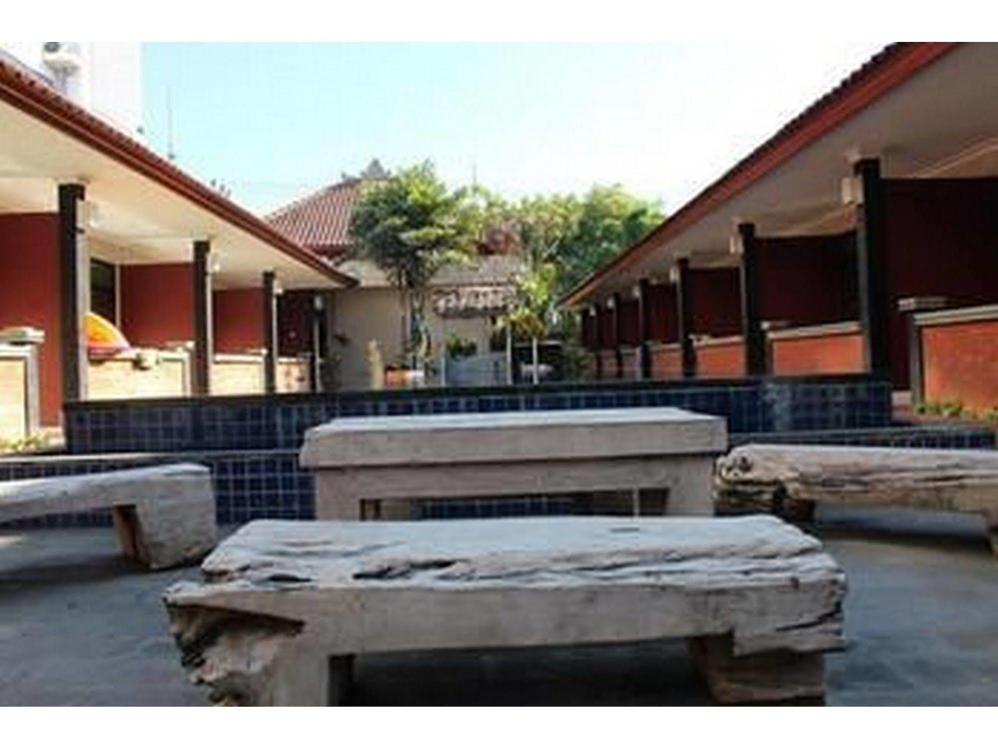 Puri Ganesh Hotel Легиан Екстериор снимка