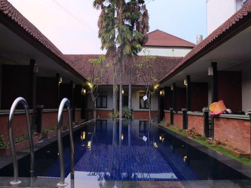 Puri Ganesh Hotel Легиан Екстериор снимка