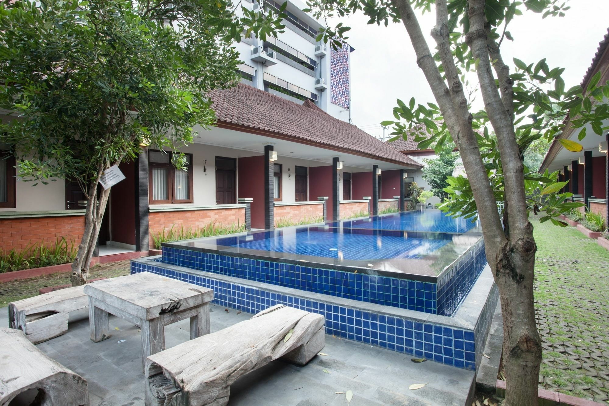 Puri Ganesh Hotel Легиан Екстериор снимка